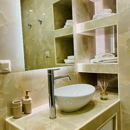 Iris Luxury House דירה